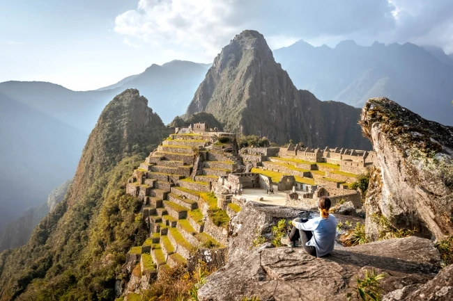 Montañas y ruinas de Machu Picchu en Perú